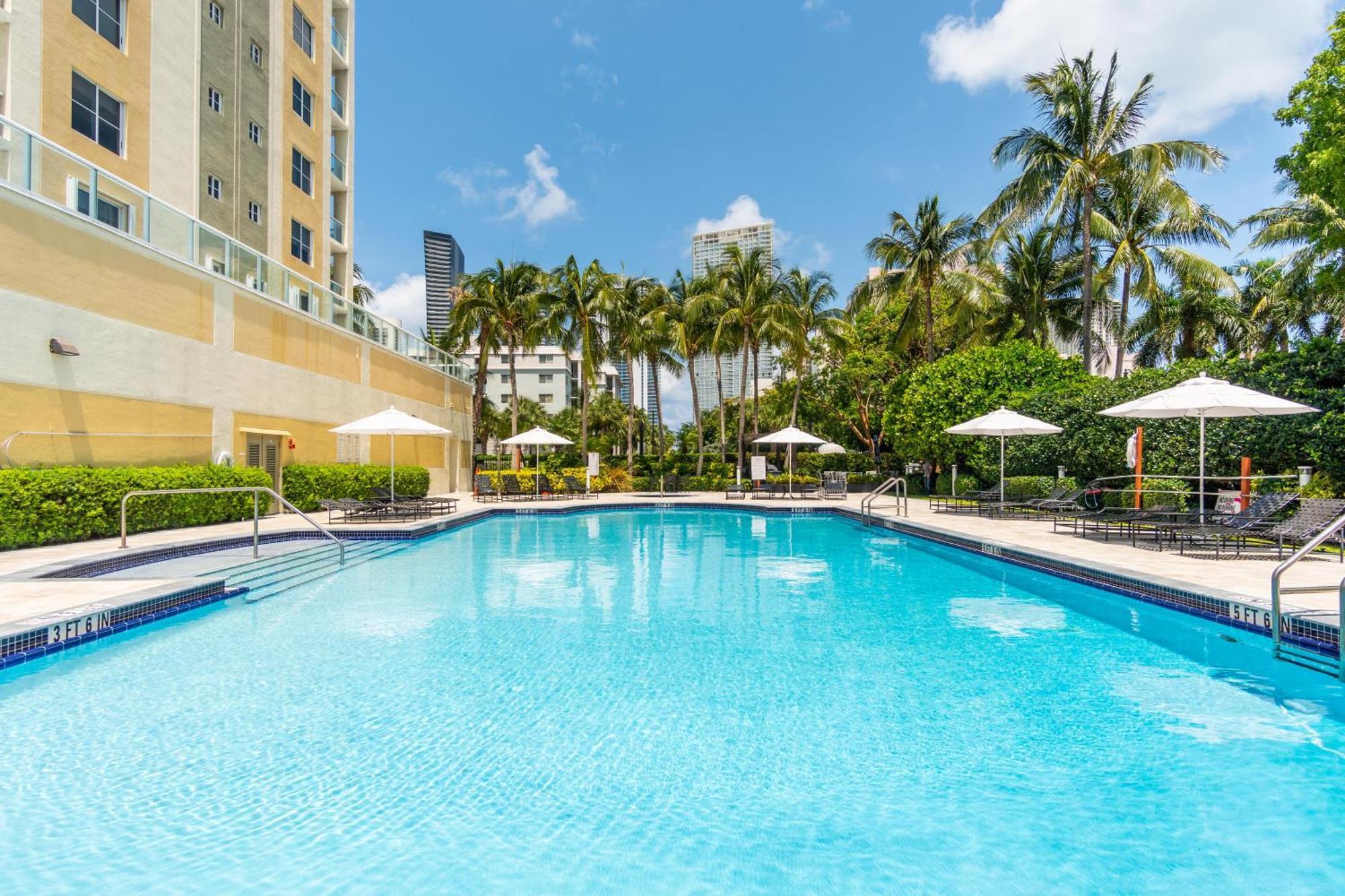Golden Bay 42 * Miami Beach